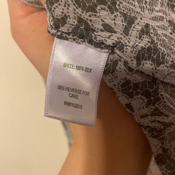 Garnet Hill Gray and White Floral Print Sheer Ruffles Blouse Size 10 NWOT - Picture 5 of 8